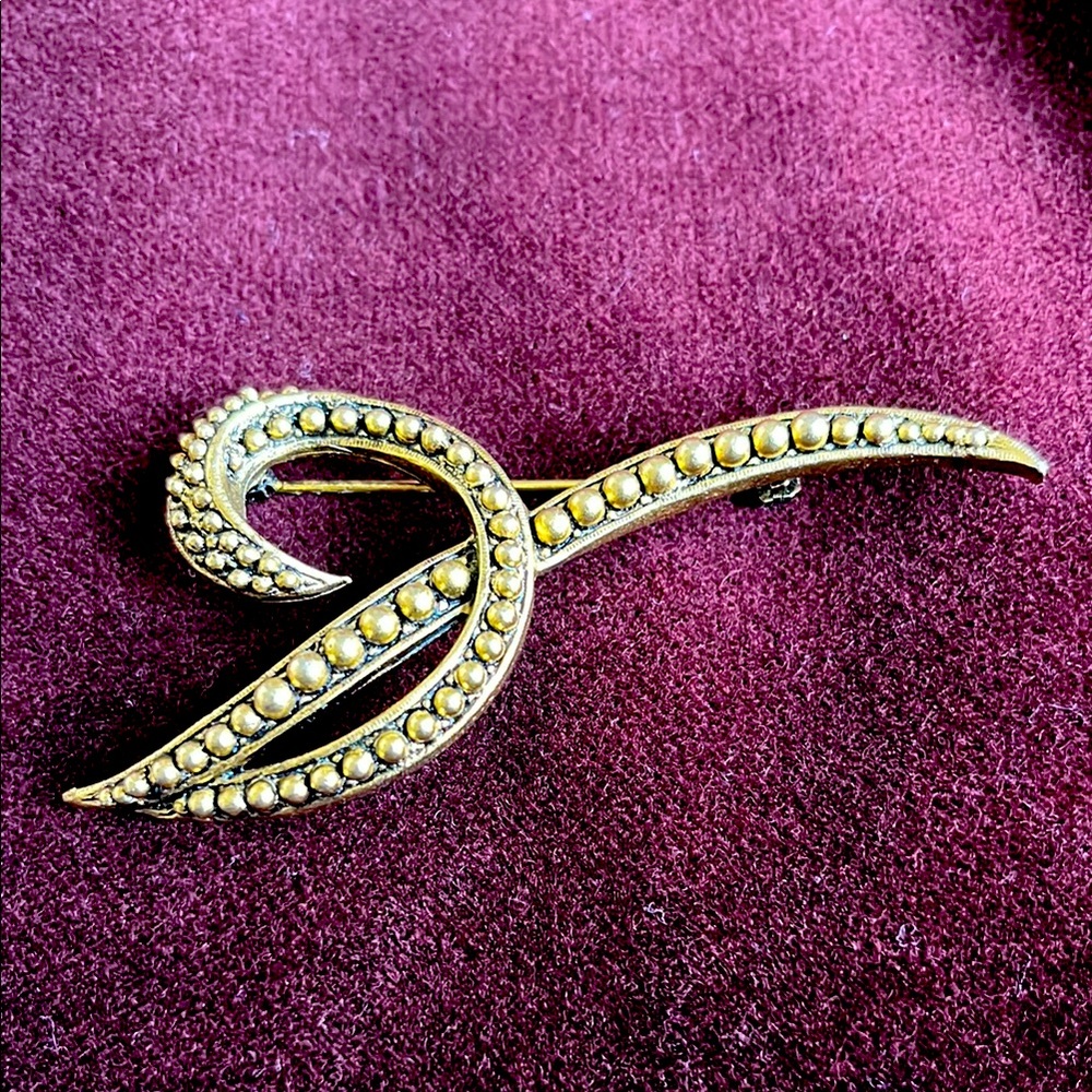 Vintage Todd Anthony Brooch Beads/Beans/Peas in Pods Gold Tone 3.25x1.5 -EUC!